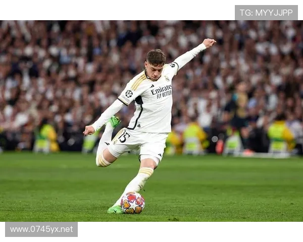 贝林厄姆与莫德里奇技术掌控风格及中场角色解析