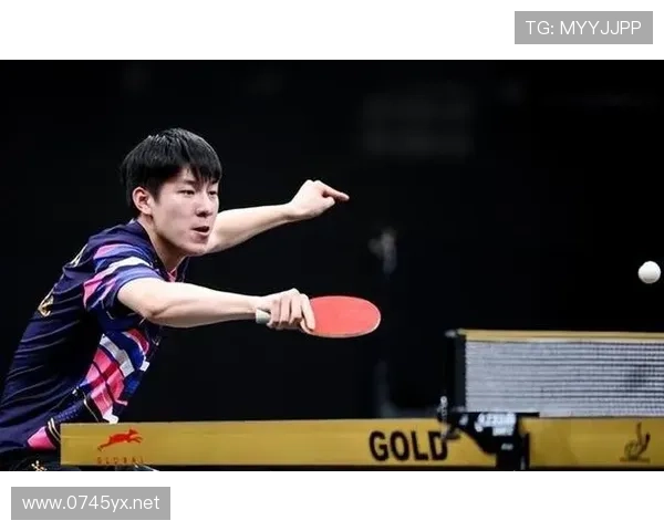 张本智和赛场上铁血冷面，一到私下居然成了“躺赢王”？