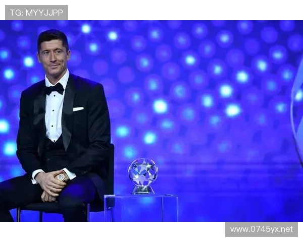 莱万多夫斯基：从传统中锋到全能终结者的进化解析