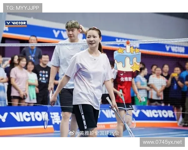 黄雅琼训练场上拎着几万块的包，场下像路人一样跋山涉水，真是两副人生模样