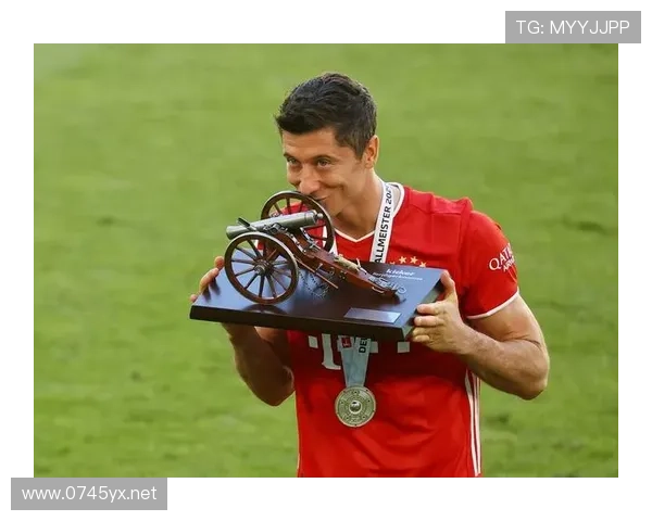 莱万多夫斯基的早餐账单能把我一个月房租吓哭