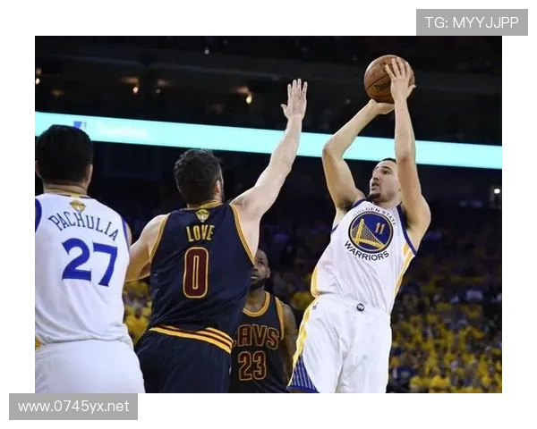 雷阿伦无球跑动制造对位防守空位 提升外线效率